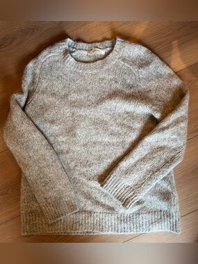 Everlane Heathered Light Gray Crewneck Sweater